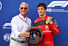 GP MONACO, Charles Leclerc (MON) Ferrari is presented the Pirelli Pole Position Award by Greg Maffei (USA) Liberty Media Corporation President e Chief Executive Officer.
28.05.2022. Formula 1 World Championship, Rd 7, Monaco Grand Prix, Monte Carlo, Monaco, Qualifiche Day.
- www.xpbimages.com, EMail: requests@xpbimages.com © Copyright: Batchelor / XPB Images