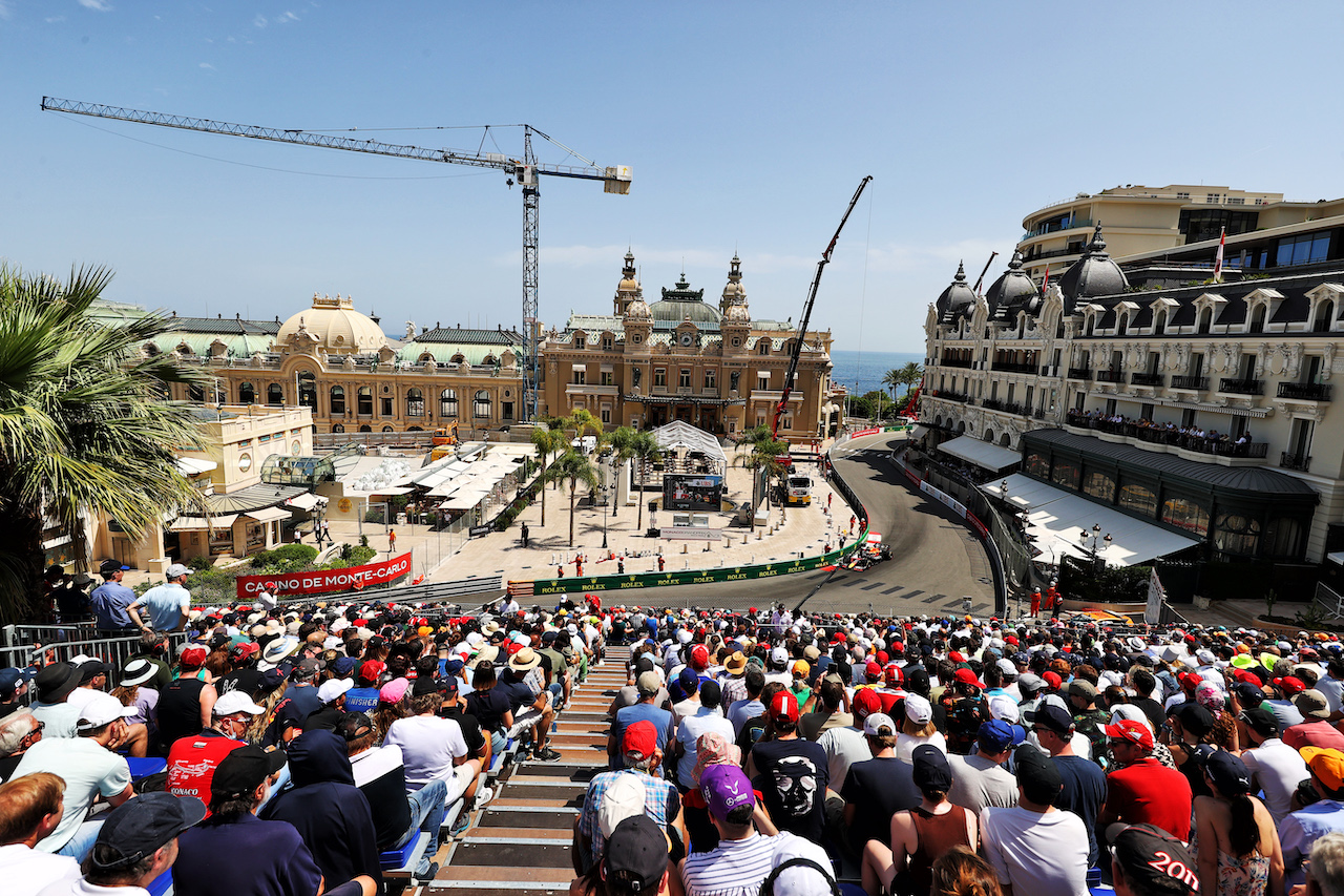 GP MONACO, Sergio Perez (MEX) Red Bull Racing RB18.
27.05.2022. Formula 1 World Championship, Rd 7, Monaco Grand Prix, Monte Carlo, Monaco, Venerdi'.
- www.xpbimages.com, EMail: requests@xpbimages.com © Copyright: Moy / XPB Images