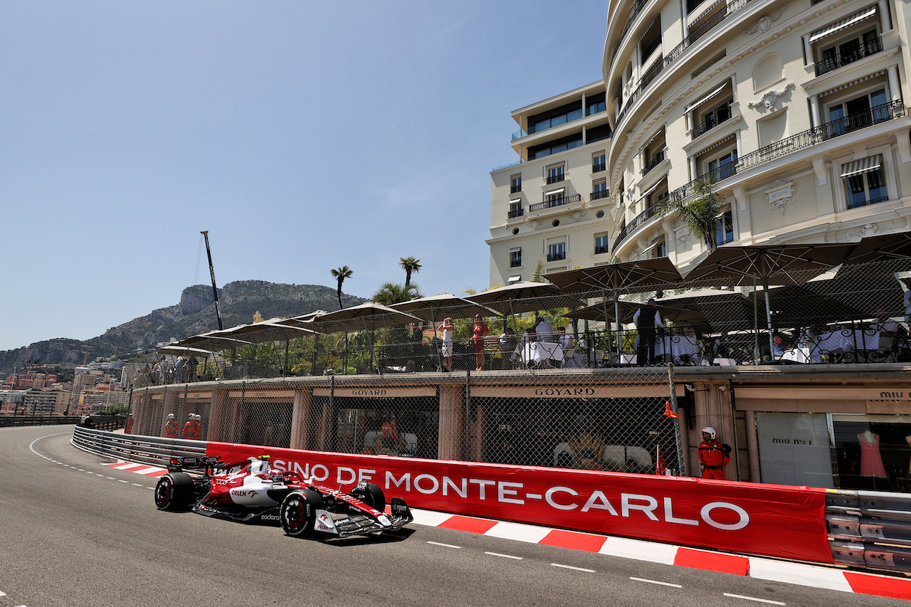 GP MONACO, Guanyu Zhou (CHN) Alfa Romeo F1 Team C42.
27.05.2022. Formula 1 World Championship, Rd 7, Monaco Grand Prix, Monte Carlo, Monaco, Venerdi'.
- www.xpbimages.com, EMail: requests@xpbimages.com © Copyright: Moy / XPB Images