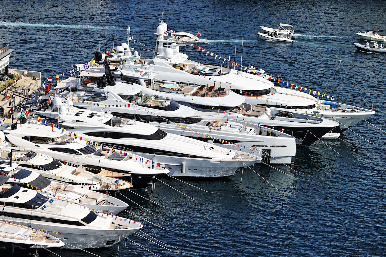 GP MONACO, Circuit Atmosfera - Boats in the scenic Monaco Harbour.
27.05.2022. Formula 1 World Championship, Rd 7, Monaco Grand Prix, Monte Carlo, Monaco, Venerdi'.
- www.xpbimages.com, EMail: requests@xpbimages.com © Copyright: Moy / XPB Images