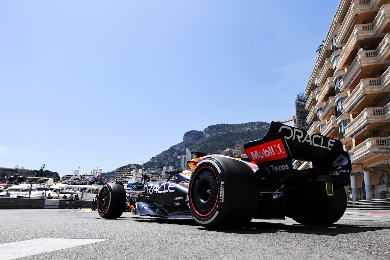 GP MONACO, Max Verstappen (NLD) Red Bull Racing RB18.
27.05.2022. Formula 1 World Championship, Rd 7, Monaco Grand Prix, Monte Carlo, Monaco, Venerdi'.
- www.xpbimages.com, EMail: requests@xpbimages.com © Copyright: Price / XPB Images