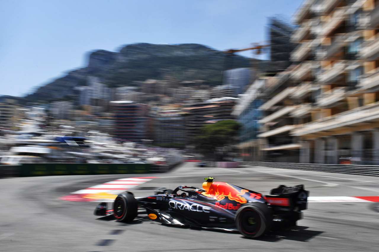 GP MONACO, Sergio Perez (MEX) Red Bull Racing RB18.
27.05.2022. Formula 1 World Championship, Rd 7, Monaco Grand Prix, Monte Carlo, Monaco, Venerdi'.
- www.xpbimages.com, EMail: requests@xpbimages.com © Copyright: Price / XPB Images