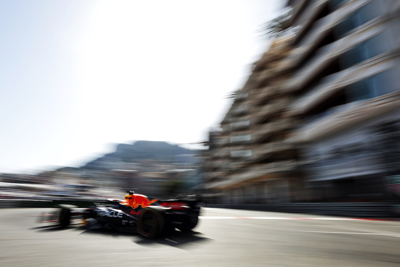 GP MONACO, Max Verstappen (NLD) Red Bull Racing RB18.

27.05.2022. Formula 1 World Championship, Rd 7, Monaco Grand Prix, Monte Carlo, Monaco, Venerdi'.
- www.xpbimages.com, EMail: requests@xpbimages.com © Copyright: Bearne / XPB Images