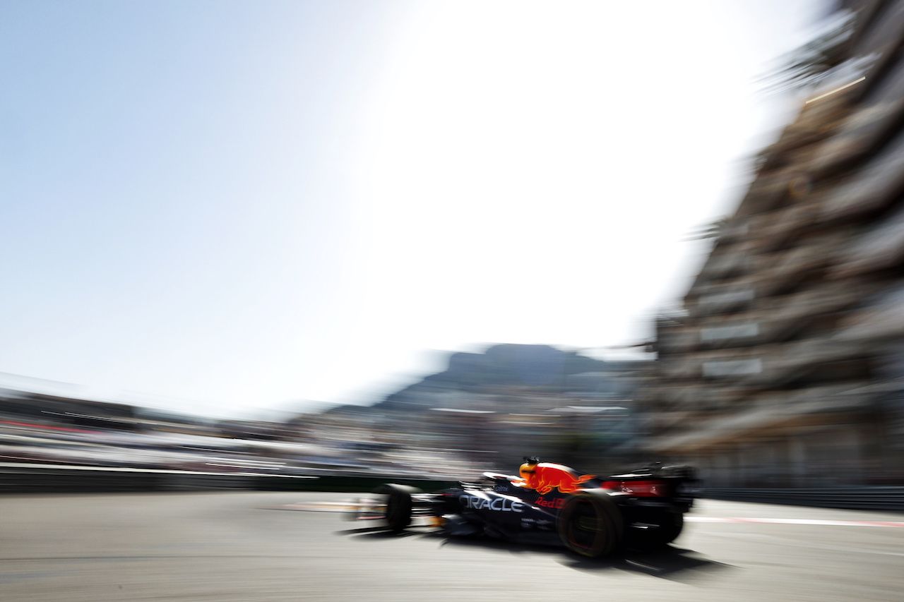 GP MONACO, Max Verstappen (NLD) Red Bull Racing RB18.
27.05.2022. Formula 1 World Championship, Rd 7, Monaco Grand Prix, Monte Carlo, Monaco, Venerdi'.
- www.xpbimages.com, EMail: requests@xpbimages.com © Copyright: Bearne / XPB Images