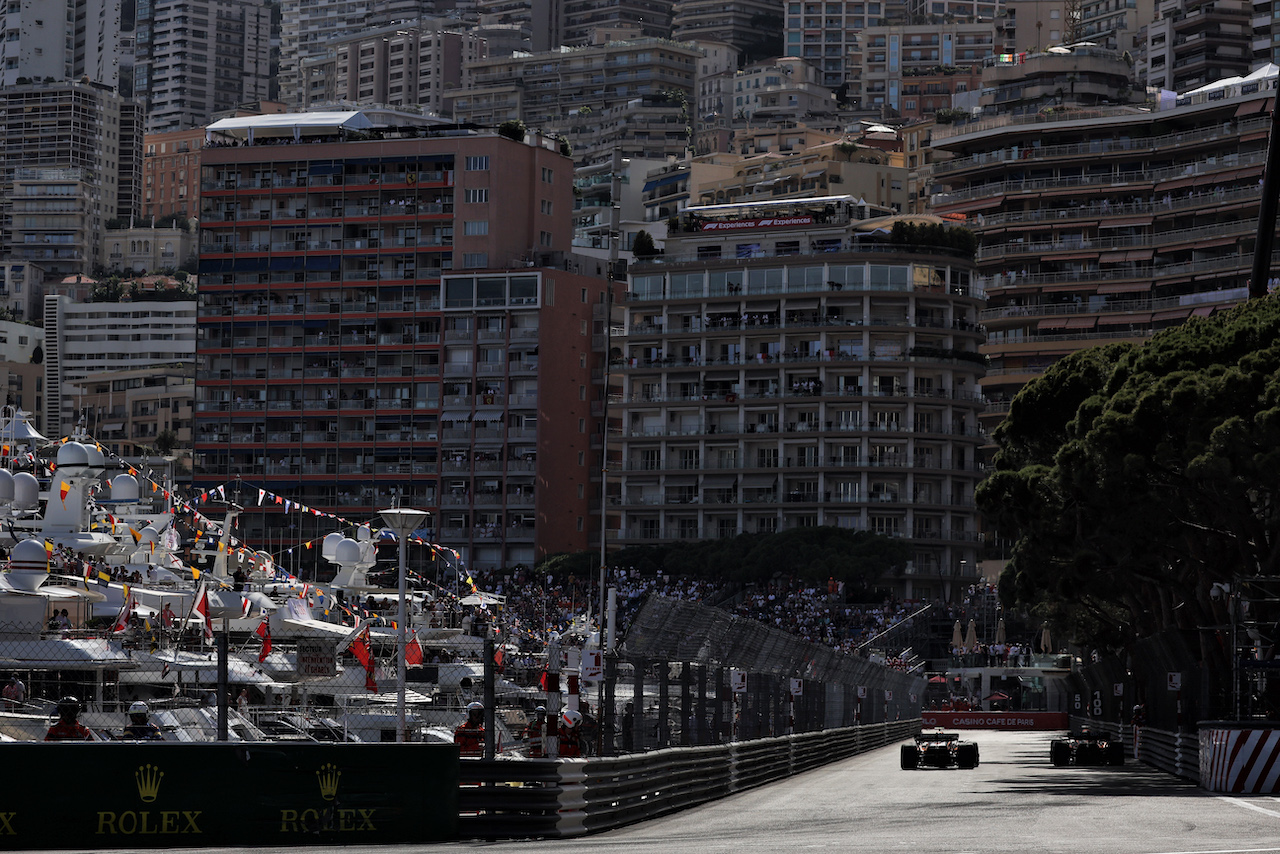 GP MONACO, (L to R): Lando Norris (GBR) McLaren MCL36 e Daniel Ricciardo (AUS) McLaren MCL36.
27.05.2022. Formula 1 World Championship, Rd 7, Monaco Grand Prix, Monte Carlo, Monaco, Venerdi'.
- www.xpbimages.com, EMail: requests@xpbimages.com © Copyright: Bearne / XPB Images