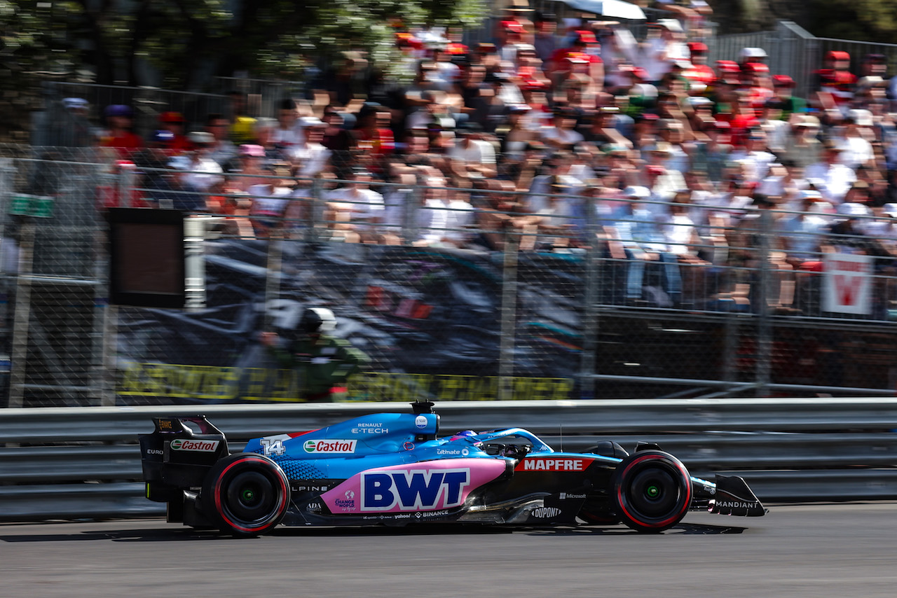 GP MONACO, Fernando Alonso (ESP), Alpine F1 Team 
27.05.2022. Formula 1 World Championship, Rd 7, Monaco Grand Prix, Monte Carlo, Monaco, Venerdi'.
- www.xpbimages.com, EMail: requests@xpbimages.com ¬© Copyright: Charniaux / XPB Images