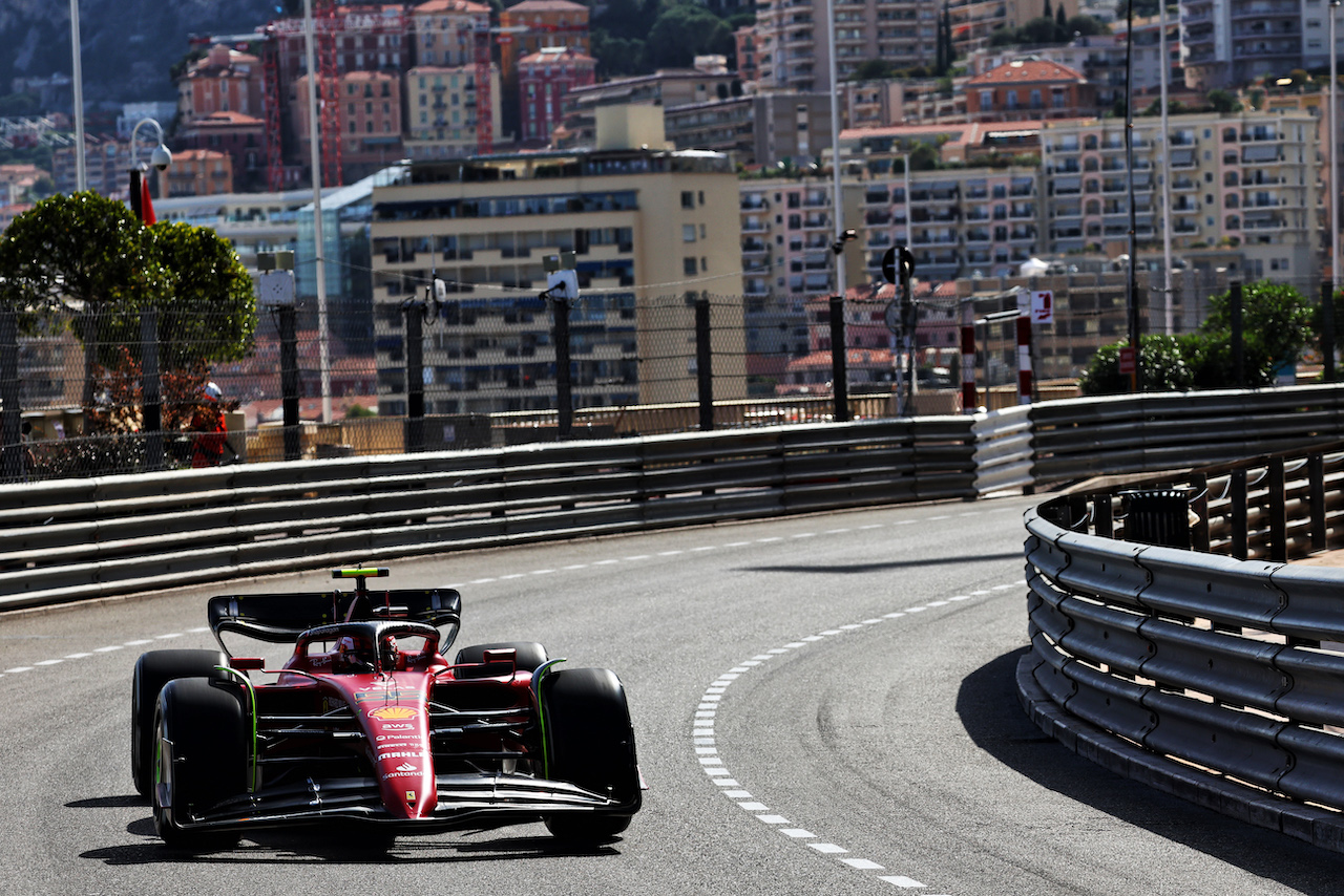 GP MONACO, Carlos Sainz Jr (ESP) Ferrari F1-75.
27.05.2022. Formula 1 World Championship, Rd 7, Monaco Grand Prix, Monte Carlo, Monaco, Venerdi'.
- www.xpbimages.com, EMail: requests@xpbimages.com © Copyright: Batchelor / XPB Images