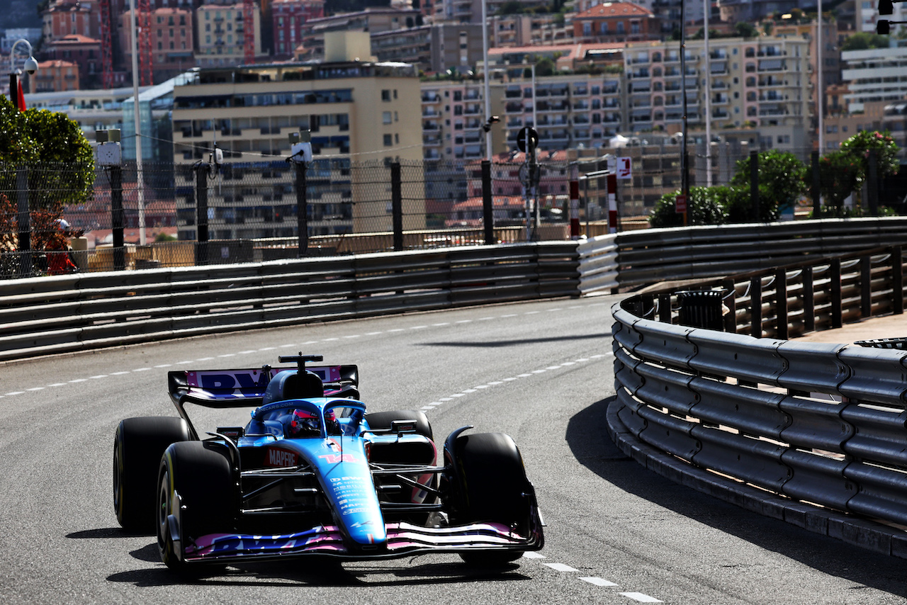 GP MONACO, Fernando Alonso (ESP) Alpine F1 Team A522.
27.05.2022. Formula 1 World Championship, Rd 7, Monaco Grand Prix, Monte Carlo, Monaco, Venerdi'.
- www.xpbimages.com, EMail: requests@xpbimages.com © Copyright: Batchelor / XPB Images