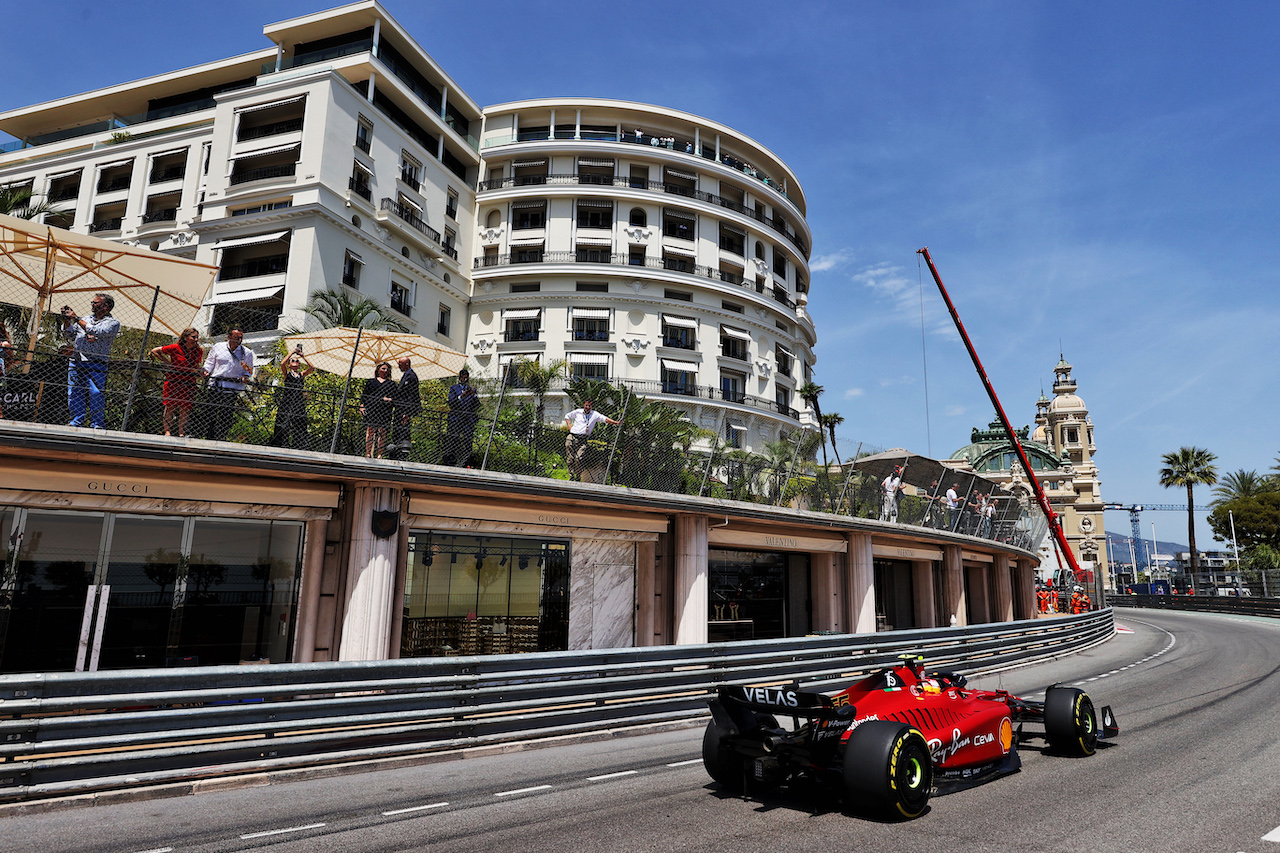 GP MONACO, Carlos Sainz Jr (ESP) Ferrari F1-75.
27.05.2022. Formula 1 World Championship, Rd 7, Monaco Grand Prix, Monte Carlo, Monaco, Venerdi'.
- www.xpbimages.com, EMail: requests@xpbimages.com © Copyright: Moy / XPB Images