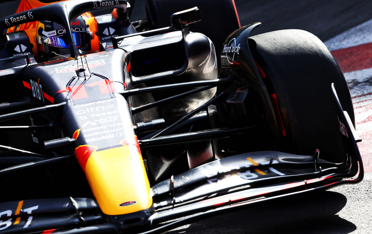 GP MONACO, Sergio Perez (MEX) Red Bull Racing RB18.
27.05.2022. Formula 1 World Championship, Rd 7, Monaco Grand Prix, Monte Carlo, Monaco, Venerdi'.
- www.xpbimages.com, EMail: requests@xpbimages.com © Copyright: Batchelor / XPB Images