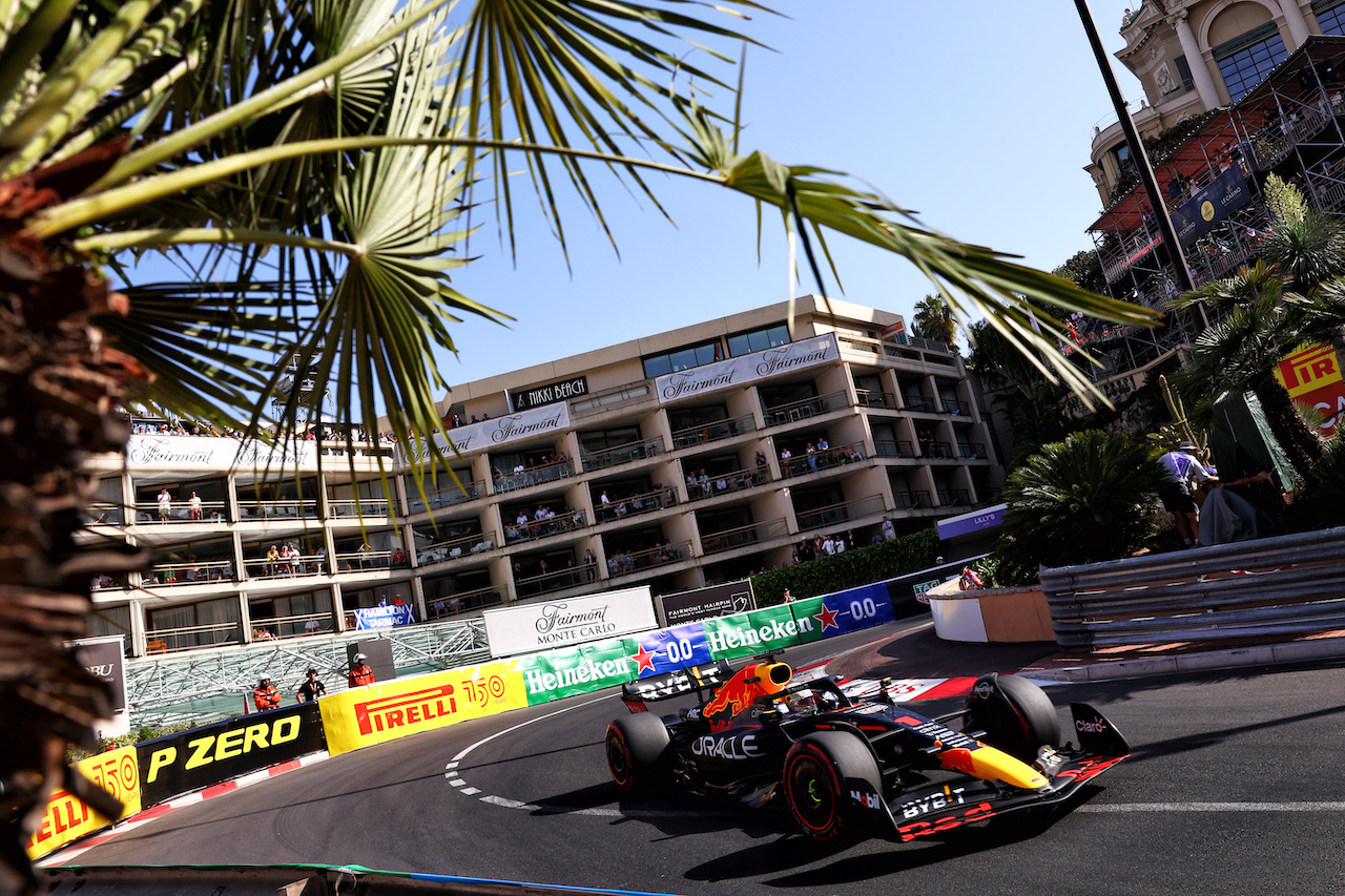 GP MONACO, Max Verstappen (NLD) Red Bull Racing RB18.
27.05.2022. Formula 1 World Championship, Rd 7, Monaco Grand Prix, Monte Carlo, Monaco, Venerdi'.
- www.xpbimages.com, EMail: requests@xpbimages.com © Copyright: Batchelor / XPB Images