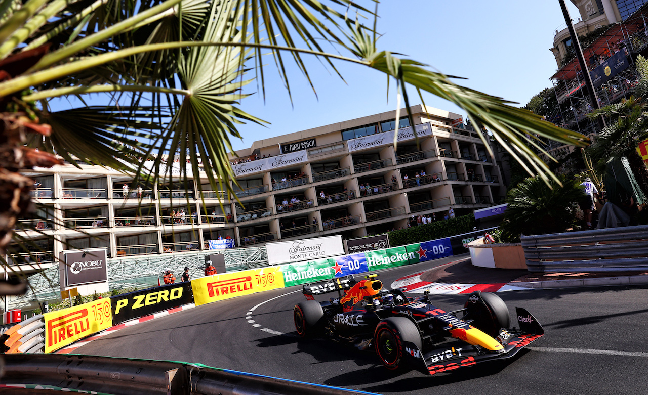 GP MONACO, Sergio Perez (MEX) Red Bull Racing RB18.
27.05.2022. Formula 1 World Championship, Rd 7, Monaco Grand Prix, Monte Carlo, Monaco, Venerdi'.
- www.xpbimages.com, EMail: requests@xpbimages.com © Copyright: Batchelor / XPB Images