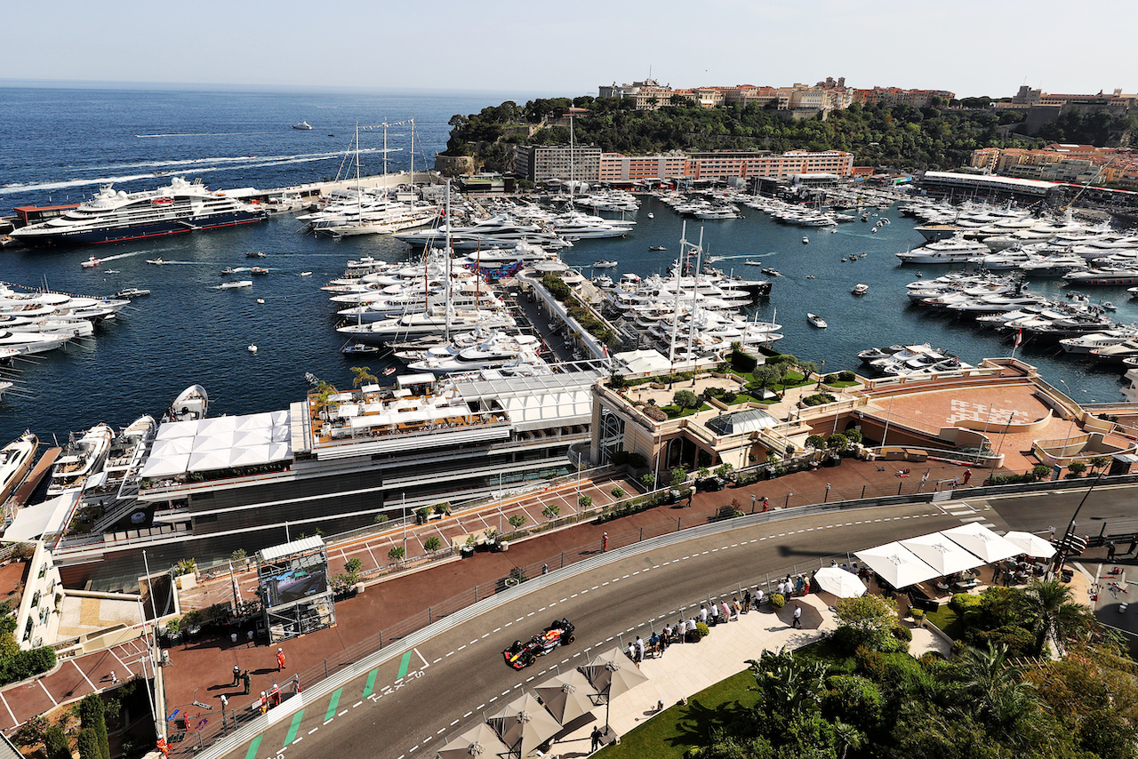 GP MONACO, Max Verstappen (NLD) Red Bull Racing RB18.
27.05.2022. Formula 1 World Championship, Rd 7, Monaco Grand Prix, Monte Carlo, Monaco, Venerdi'.
- www.xpbimages.com, EMail: requests@xpbimages.com © Copyright: Moy / XPB Images