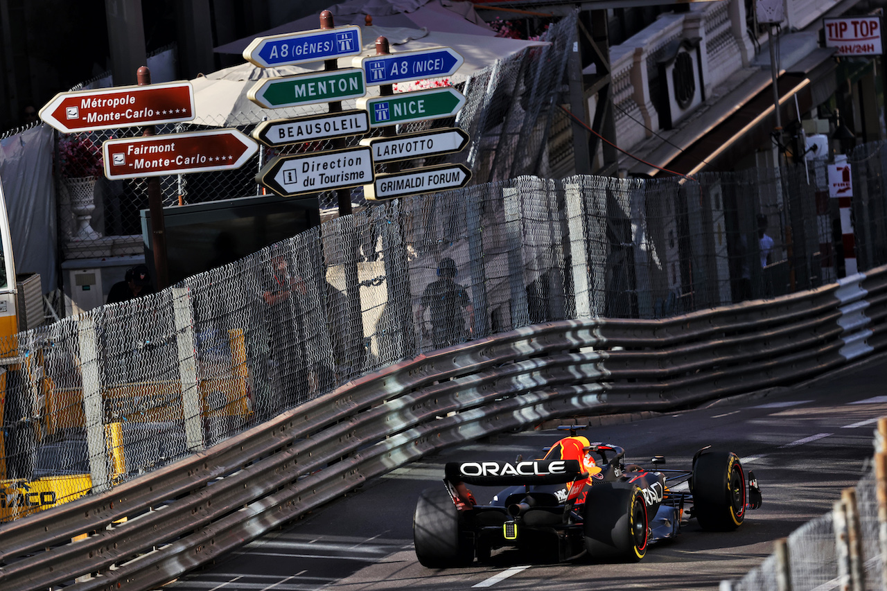 GP MONACO, Max Verstappen (NLD) Red Bull Racing RB18.
27.05.2022. Formula 1 World Championship, Rd 7, Monaco Grand Prix, Monte Carlo, Monaco, Venerdi'.
- www.xpbimages.com, EMail: requests@xpbimages.com © Copyright: Moy / XPB Images