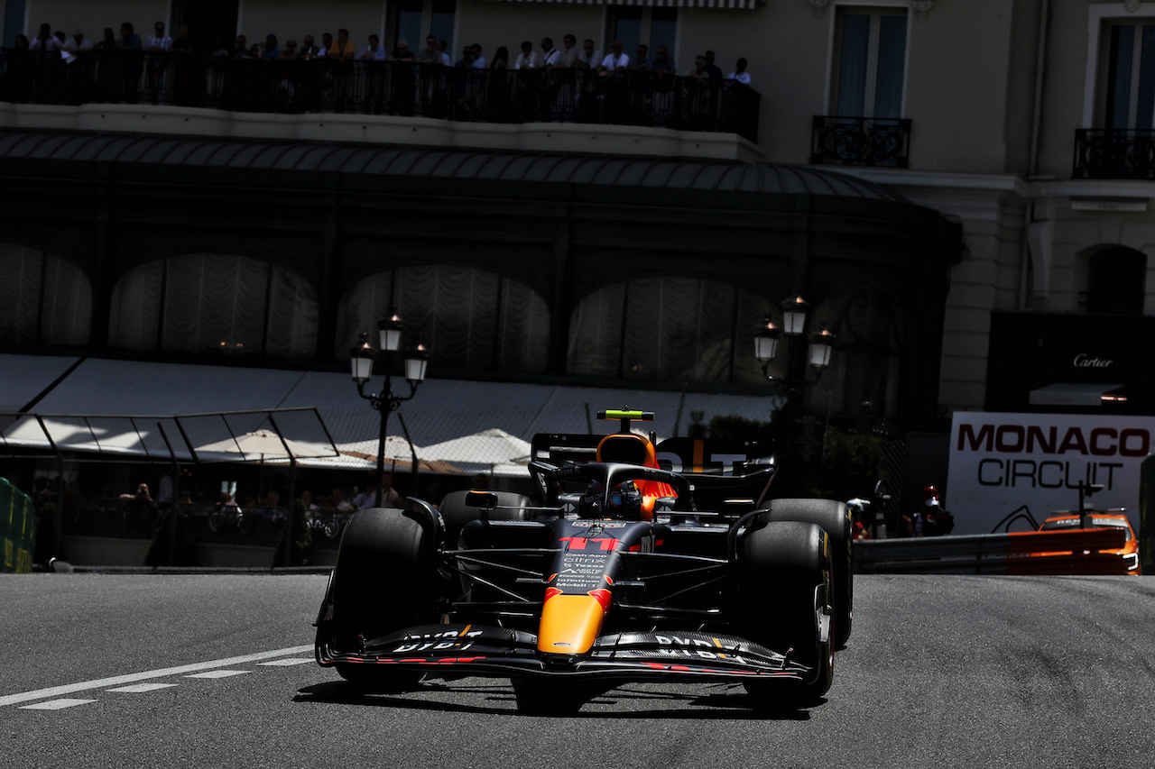 GP MONACO, Sergio Perez (MEX) Red Bull Racing RB18.
27.05.2022. Formula 1 World Championship, Rd 7, Monaco Grand Prix, Monte Carlo, Monaco, Venerdi'.
 - www.xpbimages.com, EMail: requests@xpbimages.com © Copyright: Coates / XPB Images