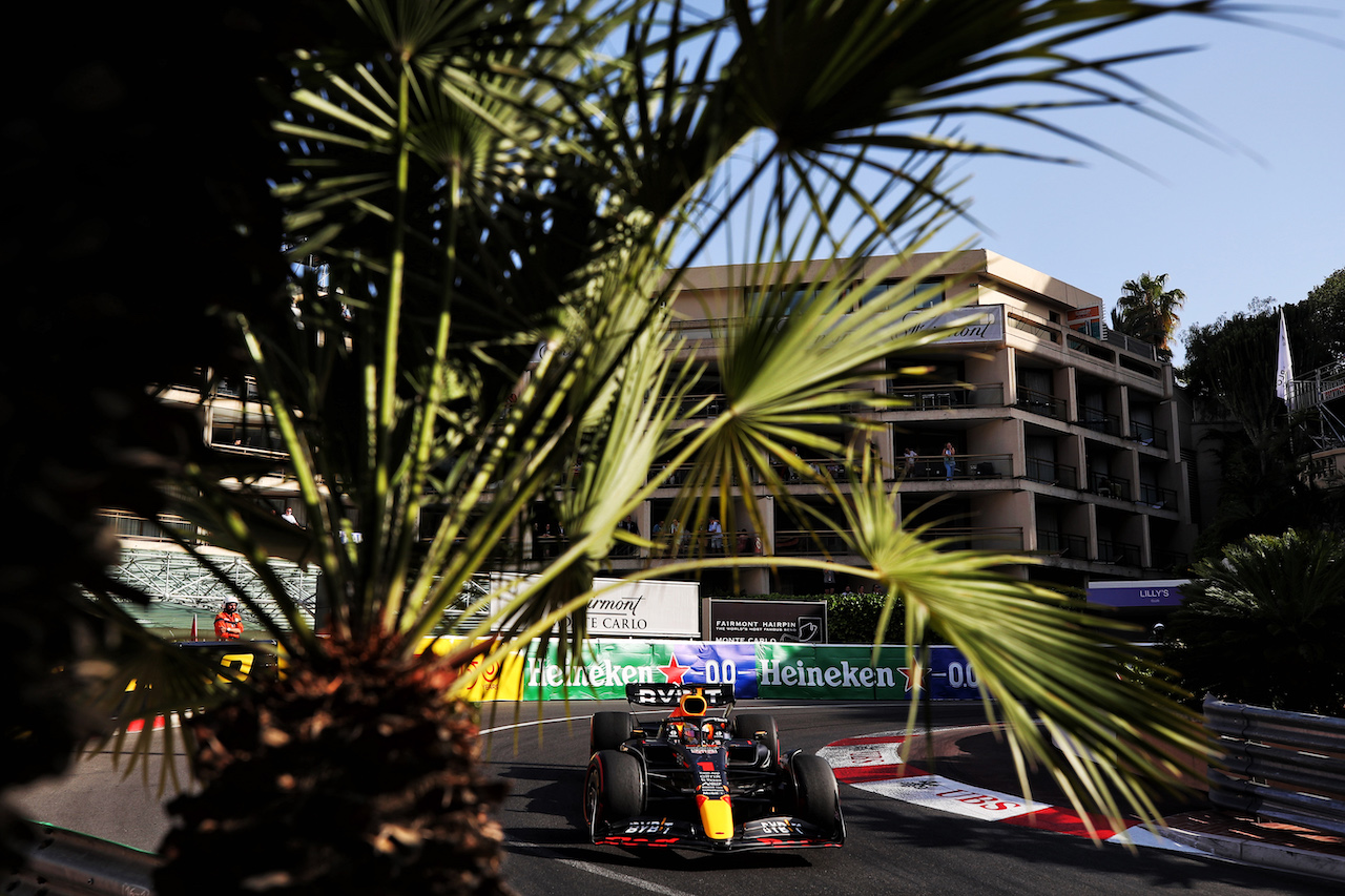 GP MONACO, Max Verstappen (NLD) Red Bull Racing RB18.
27.05.2022. Formula 1 World Championship, Rd 7, Monaco Grand Prix, Monte Carlo, Monaco, Venerdi'.
 - www.xpbimages.com, EMail: requests@xpbimages.com © Copyright: Coates / XPB Images