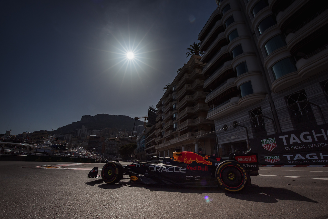 GP MONACO, Max Verstappen (NLD) Red Bull Racing RB18.
27.05.2022. Formula 1 World Championship, Rd 7, Monaco Grand Prix, Monte Carlo, Monaco, Venerdi'.
- www.xpbimages.com, EMail: requests@xpbimages.com © Copyright: Bearne / XPB Images