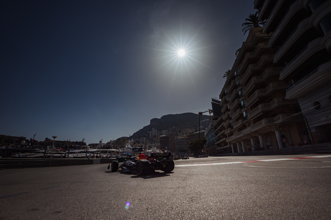 GP MONACO, Max Verstappen (NLD) Red Bull Racing RB18.
27.05.2022. Formula 1 World Championship, Rd 7, Monaco Grand Prix, Monte Carlo, Monaco, Venerdi'.
- www.xpbimages.com, EMail: requests@xpbimages.com © Copyright: Bearne / XPB Images
