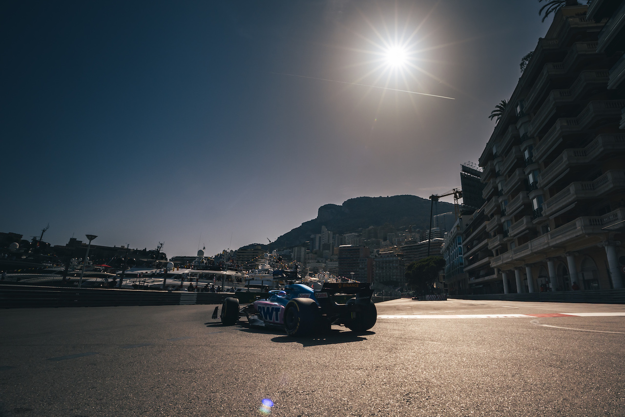 GP MONACO, Fernando Alonso (ESP) Alpine F1 Team A522.
27.05.2022. Formula 1 World Championship, Rd 7, Monaco Grand Prix, Monte Carlo, Monaco, Venerdi'.
- www.xpbimages.com, EMail: requests@xpbimages.com © Copyright: Bearne / XPB Images