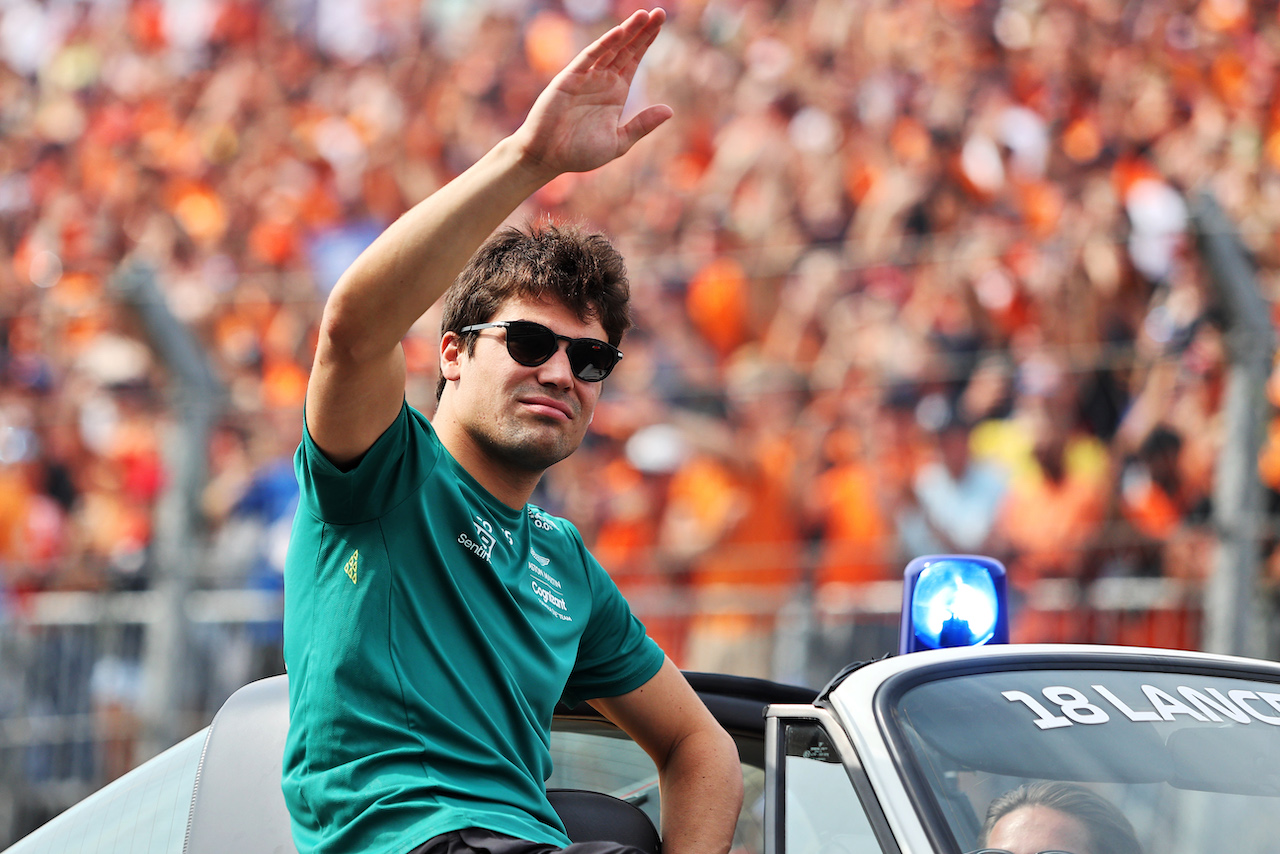 GP OLANDA, Lance Stroll (CDN) Aston Martin F1 Team on the drivers parade.
04.09.2022. Formula 1 World Championship, Rd 14, Dutch Grand Prix, Zandvoort, Netherlands, Gara Day.
- www.xpbimages.com, EMail: requests@xpbimages.com © Copyright: Moy / XPB Images