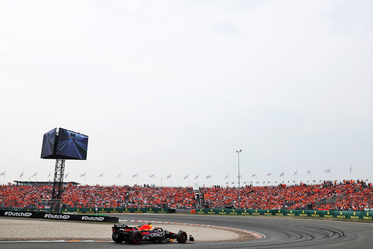 GP OLANDA, Max Verstappen (NLD) Red Bull Racing RB18.
04.09.2022. Formula 1 World Championship, Rd 14, Dutch Grand Prix, Zandvoort, Netherlands, Gara Day.
 - www.xpbimages.com, EMail: requests@xpbimages.com © Copyright: Coates / XPB Images