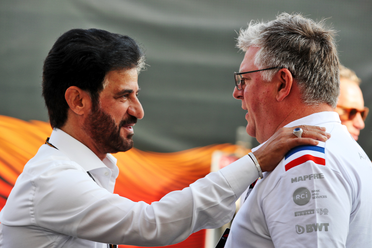 GP OLANDA, (L to R): Mohammed Bin Sulayem (UAE) FIA President with Otmar Szafnauer (USA) Alpine F1 Team, Team Principal.
04.09.2022. Formula 1 World Championship, Rd 14, Dutch Grand Prix, Zandvoort, Netherlands, Gara Day.
 - www.xpbimages.com, EMail: requests@xpbimages.com © Copyright: Coates / XPB Images