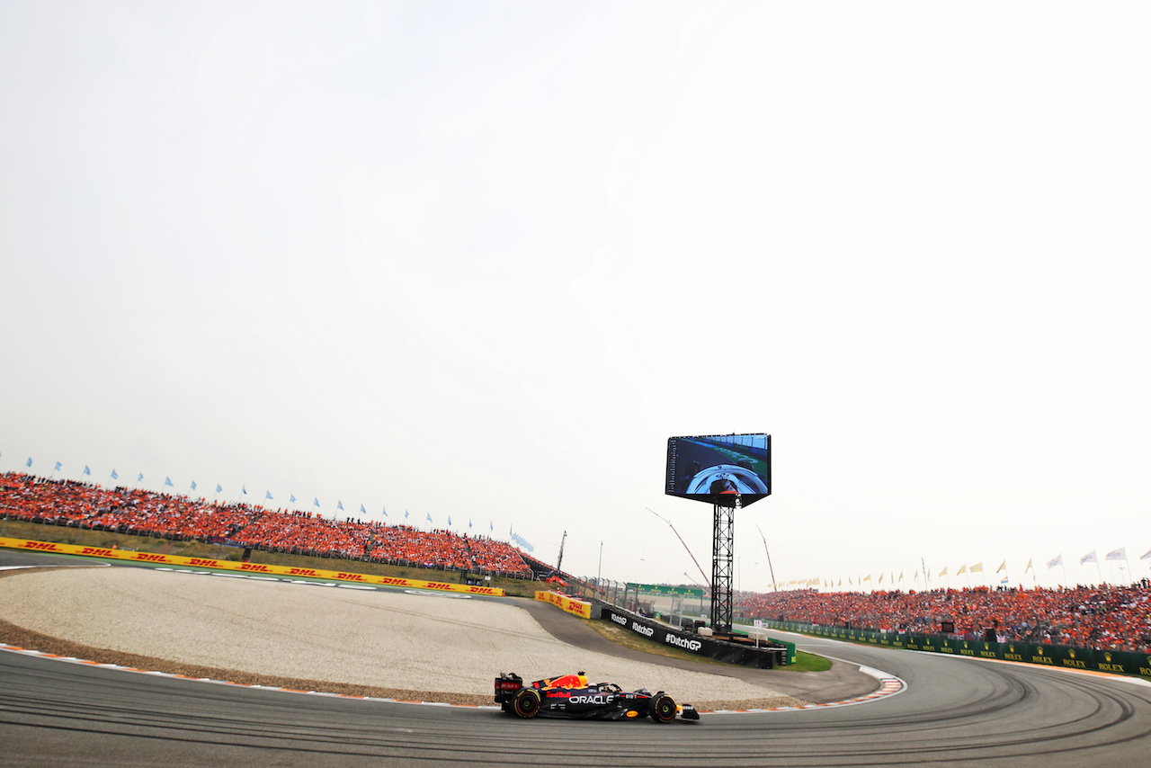 GP OLANDA, Max Verstappen (NLD) Red Bull Racing RB18.
04.09.2022. Formula 1 World Championship, Rd 14, Dutch Grand Prix, Zandvoort, Netherlands, Gara Day.
 - www.xpbimages.com, EMail: requests@xpbimages.com © Copyright: Coates / XPB Images