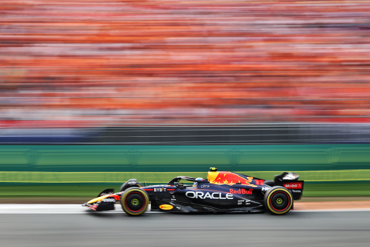 GP OLANDA, Sergio Perez (MEX) Red Bull Racing RB18.
04.09.2022. Formula 1 World Championship, Rd 14, Dutch Grand Prix, Zandvoort, Netherlands, Gara Day.
- www.xpbimages.com, EMail: requests@xpbimages.com © Copyright: Moy / XPB Images