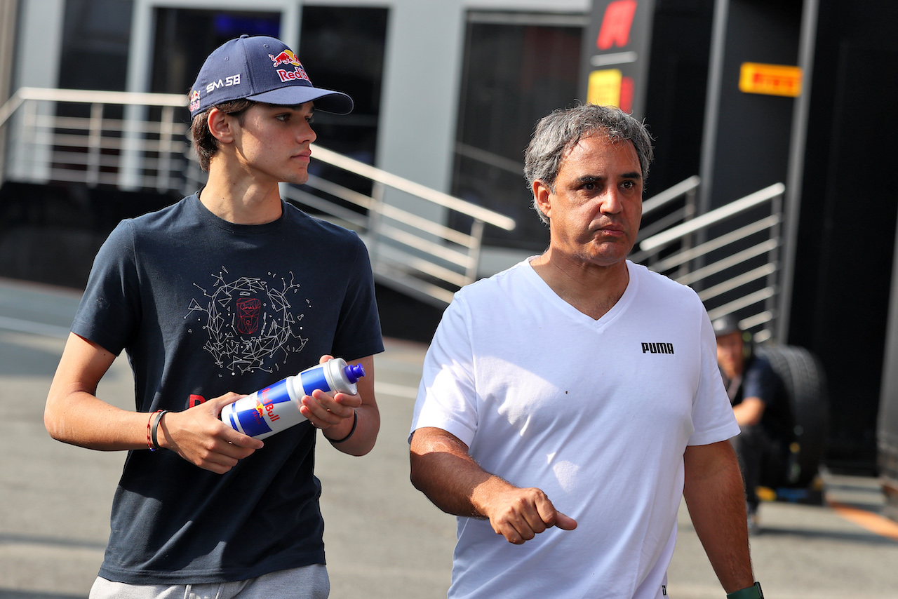 GP OLANDA, (L to R): Sebastian Montoya (COL) Campos Racing with his father Juan Pablo Montoya (COL).
04.09.2022. Formula 1 World Championship, Rd 14, Dutch Grand Prix, Zandvoort, Netherlands, Gara Day.
- www.xpbimages.com, EMail: requests@xpbimages.com © Copyright: Moy / XPB Images
