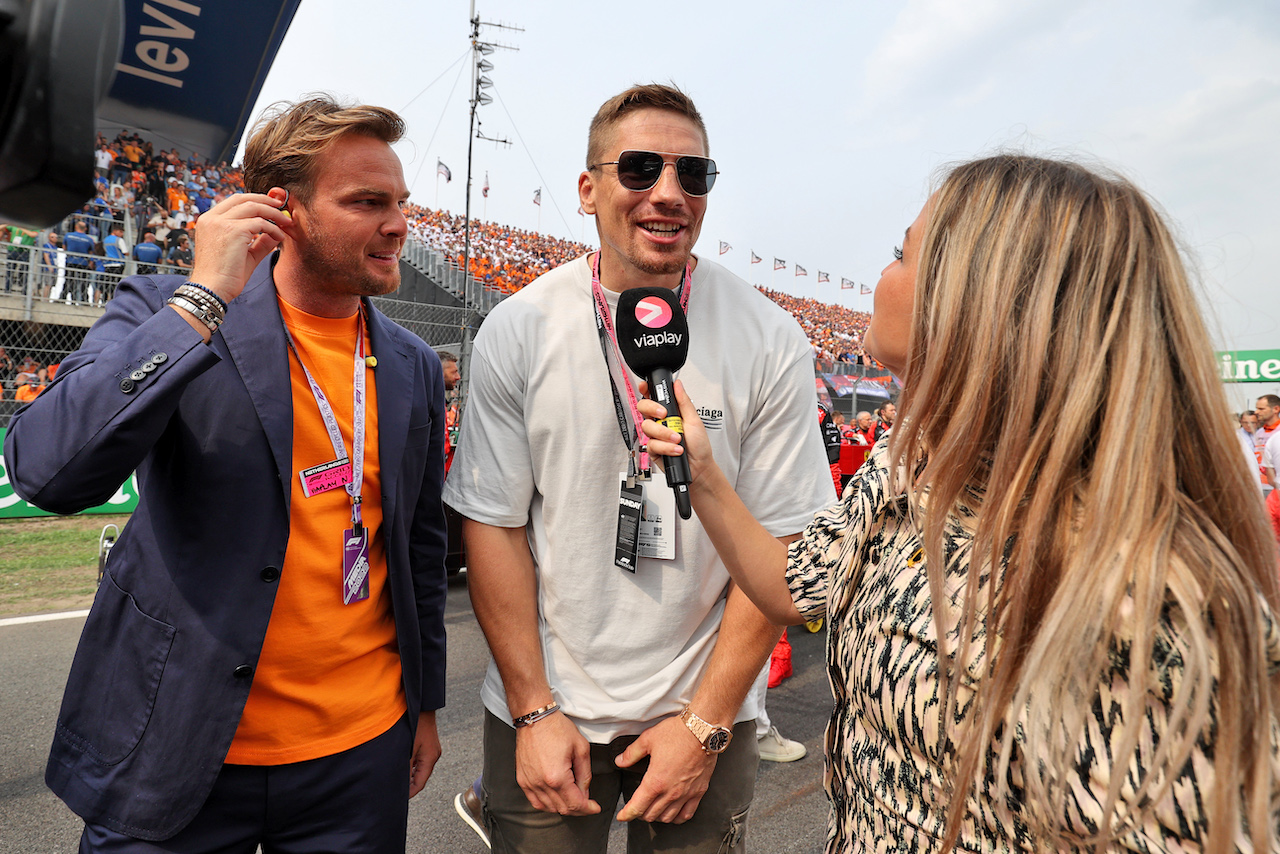 GP OLANDA, Rico Verhoeven (NLD) Kickboxer on the grid with Giedo van der Garde (NLD) (Left).
04.09.2022. Formula 1 World Championship, Rd 14, Dutch Grand Prix, Zandvoort, Netherlands, Gara Day.
- www.xpbimages.com, EMail: requests@xpbimages.com © Copyright: Moy / XPB Images