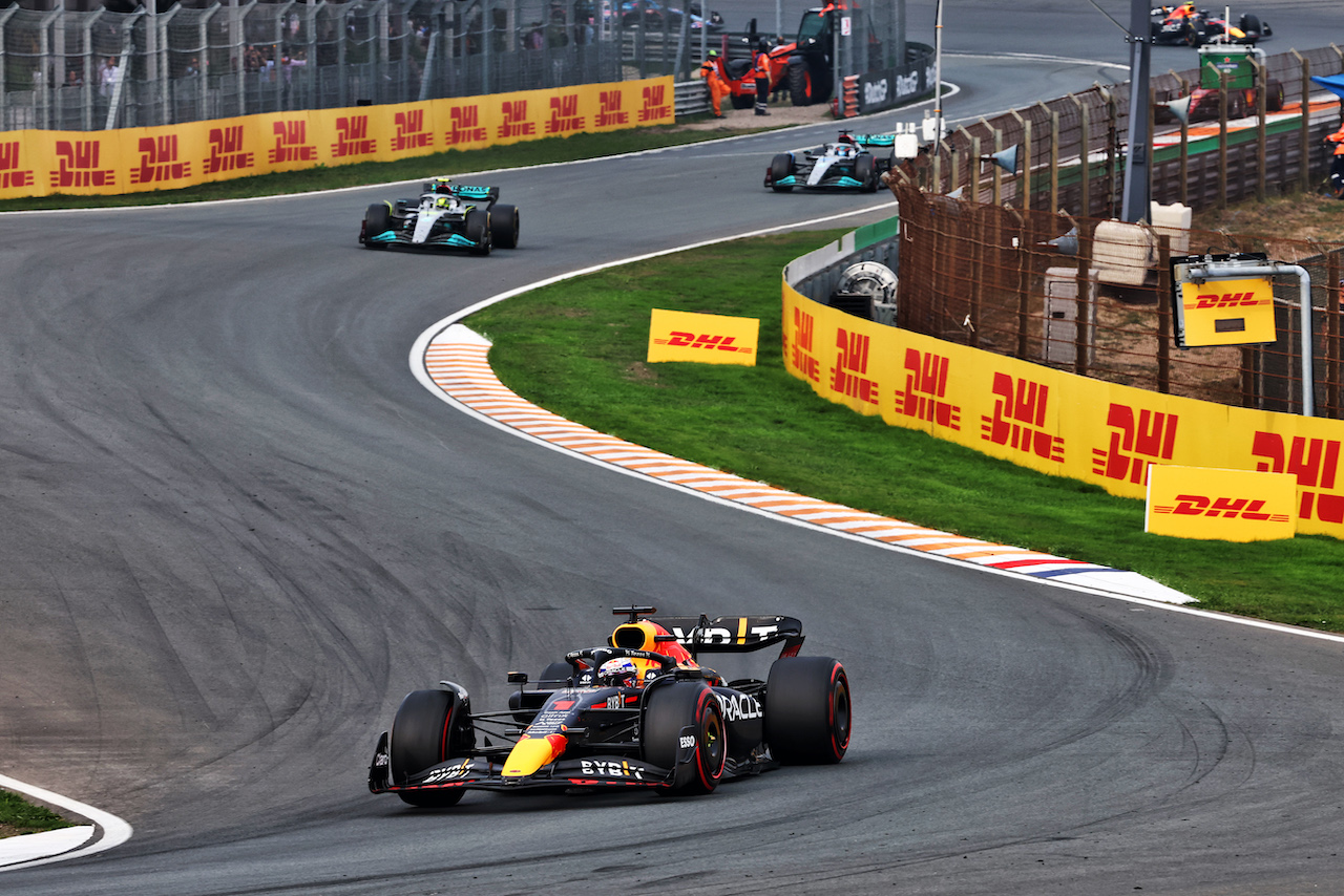 GP OLANDA, Max Verstappen (NLD) Red Bull Racing RB18.
04.09.2022. Formula 1 World Championship, Rd 14, Dutch Grand Prix, Zandvoort, Netherlands, Gara Day.
- www.xpbimages.com, EMail: requests@xpbimages.com © Copyright: Miltenburg / XPB Images