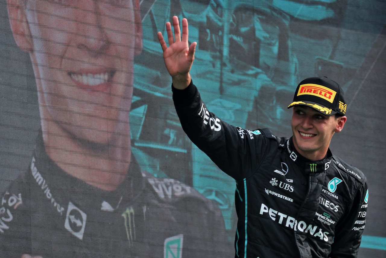 GP OLANDA, George Russell (GBR) Mercedes AMG F1 celebrates his second position on the podium.
04.09.2022. Formula 1 World Championship, Rd 14, Dutch Grand Prix, Zandvoort, Netherlands, Gara Day.
- www.xpbimages.com, EMail: requests@xpbimages.com © Copyright: Bearne / XPB Images