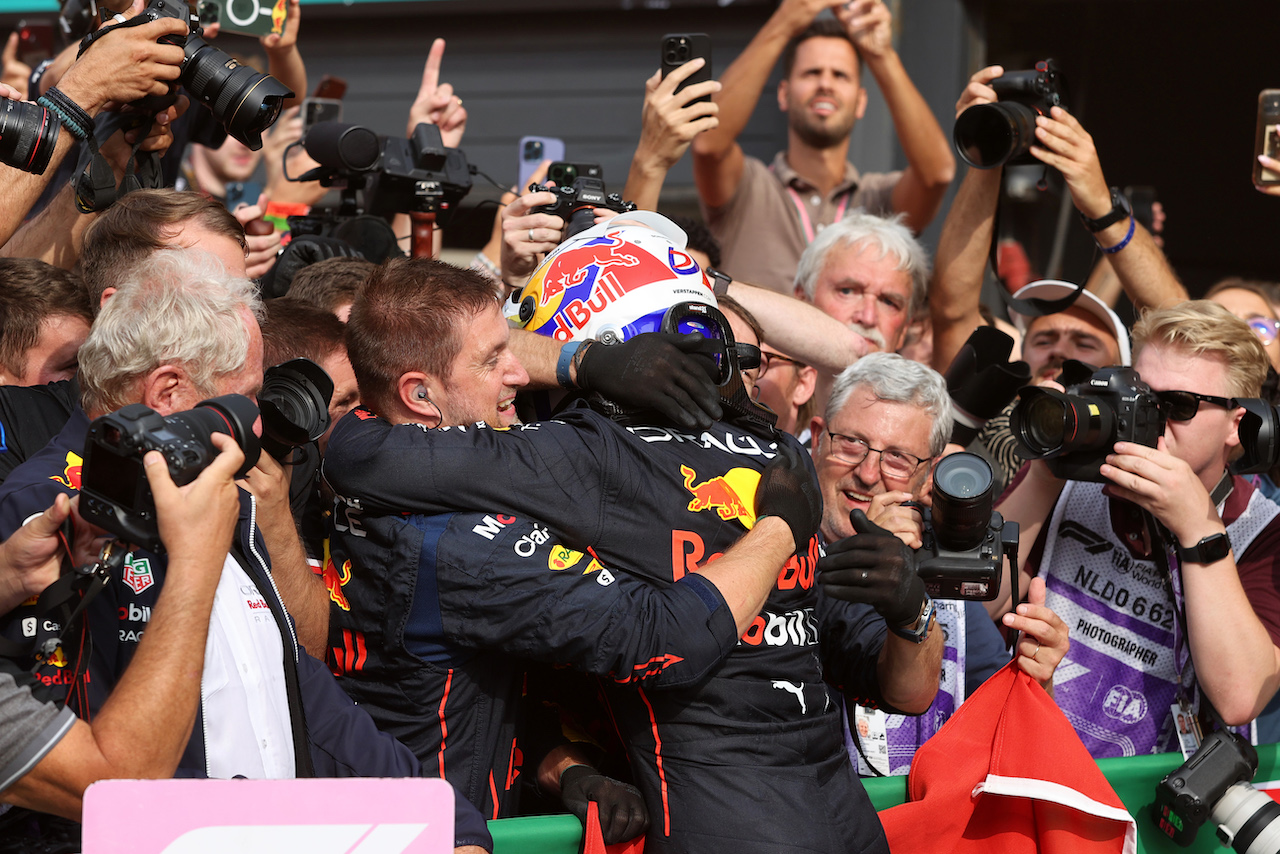 GP OLANDA, Gara winner Max Verstappen (NLD) Red Bull Racing celebrates in parc ferme.
04.09.2022. Formula 1 World Championship, Rd 14, Dutch Grand Prix, Zandvoort, Netherlands, Gara Day.
- www.xpbimages.com, EMail: requests@xpbimages.com © Copyright: Moy / XPB Images