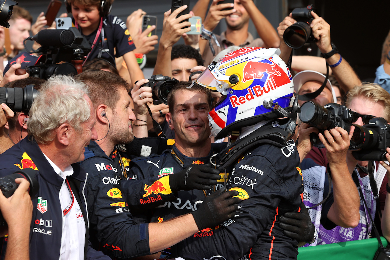 GP OLANDA, Gara winner Max Verstappen (NLD) Red Bull Racing celebrates in parc ferme.
04.09.2022. Formula 1 World Championship, Rd 14, Dutch Grand Prix, Zandvoort, Netherlands, Gara Day.
- www.xpbimages.com, EMail: requests@xpbimages.com © Copyright: Moy / XPB Images