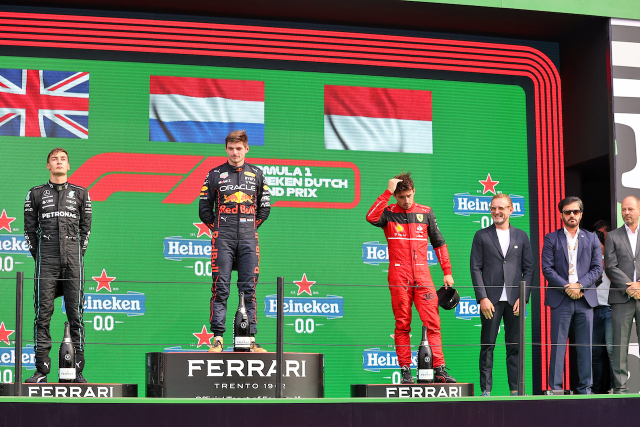 GP OLANDA, The podium (L to R): George Russell (GBR) Mercedes AMG F1, second; Max Verstappen (NLD) Red Bull Racing, vincitore; Charles Leclerc (MON) Ferrari, third.
04.09.2022. Formula 1 World Championship, Rd 14, Dutch Grand Prix, Zandvoort, Netherlands, Gara Day.
- www.xpbimages.com, EMail: requests@xpbimages.com © Copyright: Moy / XPB Images
