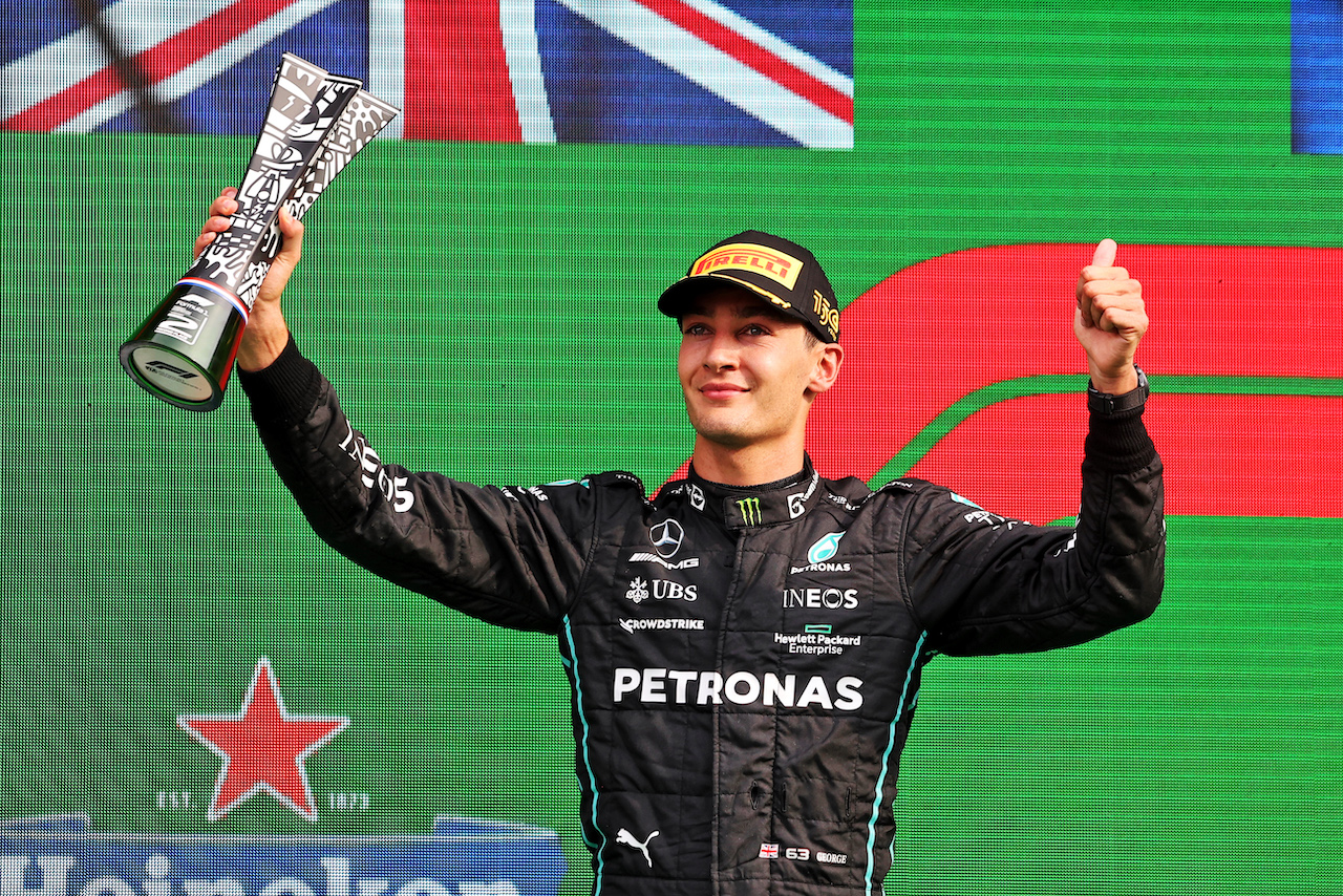 GP OLANDA, George Russell (GBR) Mercedes AMG F1 celebrates his second position on the podium..
04.09.2022. Formula 1 World Championship, Rd 14, Dutch Grand Prix, Zandvoort, Netherlands, Gara Day.
- www.xpbimages.com, EMail: requests@xpbimages.com © Copyright: Moy / XPB Images