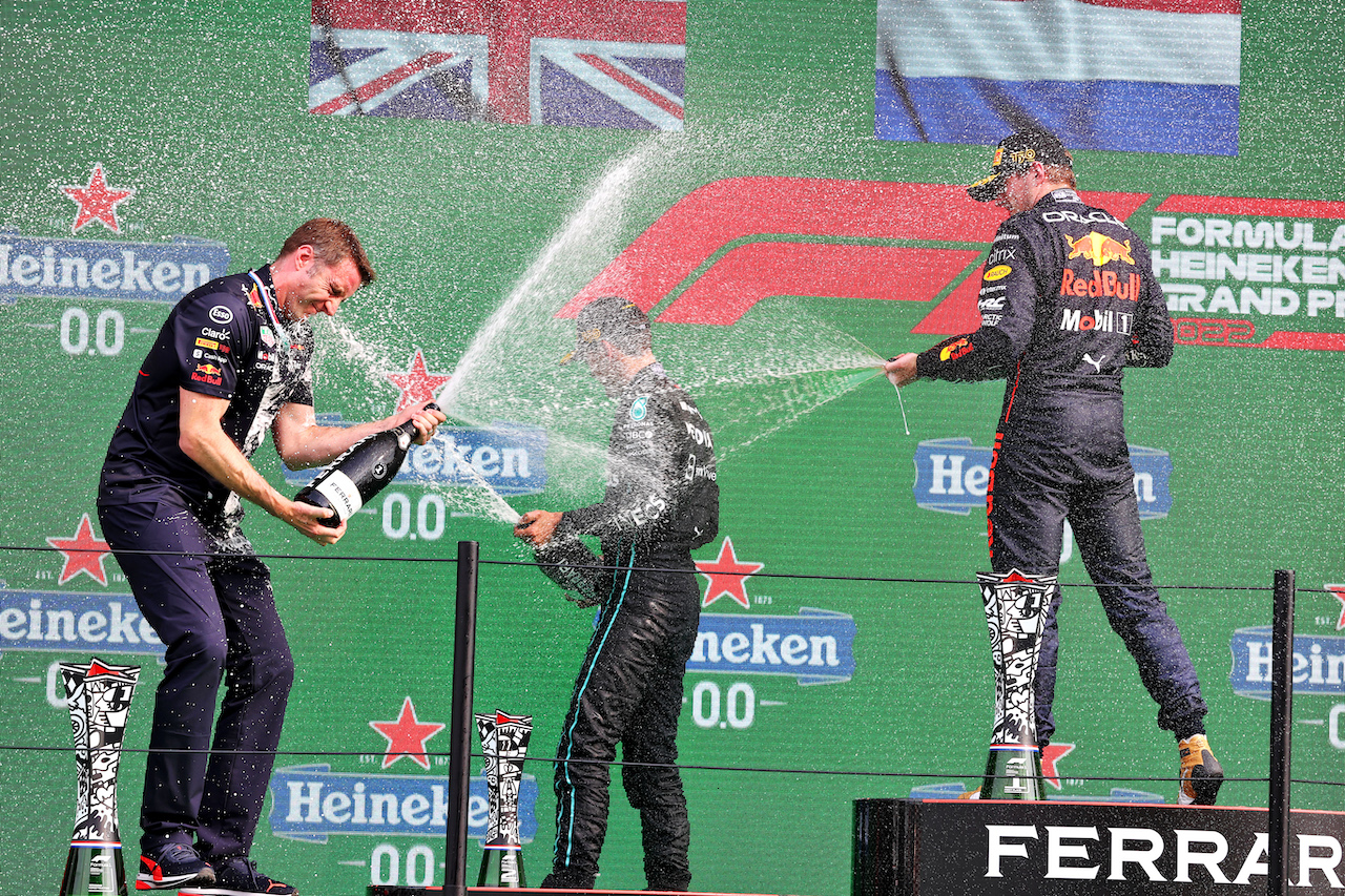 GP OLANDA, Gara winner Max Verstappen (NLD) Red Bull Racing celebrates on the podium.
04.09.2022. Formula 1 World Championship, Rd 14, Dutch Grand Prix, Zandvoort, Netherlands, Gara Day.
- www.xpbimages.com, EMail: requests@xpbimages.com © Copyright: Moy / XPB Images
