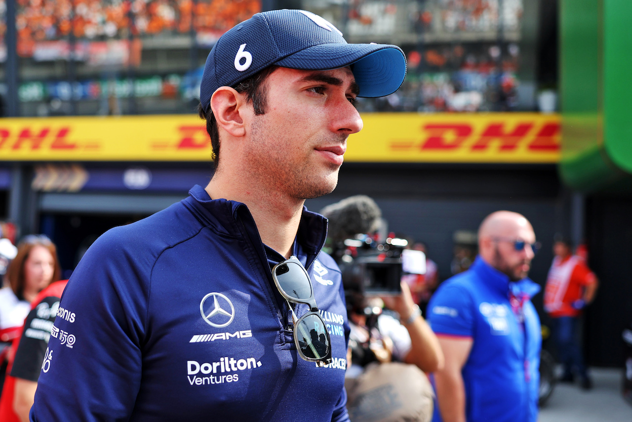 GP OLANDA, Nicholas Latifi (CDN) Williams Racing on the drivers parade.
04.09.2022. Formula 1 World Championship, Rd 14, Dutch Grand Prix, Zandvoort, Netherlands, Gara Day.
- www.xpbimages.com, EMail: requests@xpbimages.com © Copyright: Bearne / XPB Images
