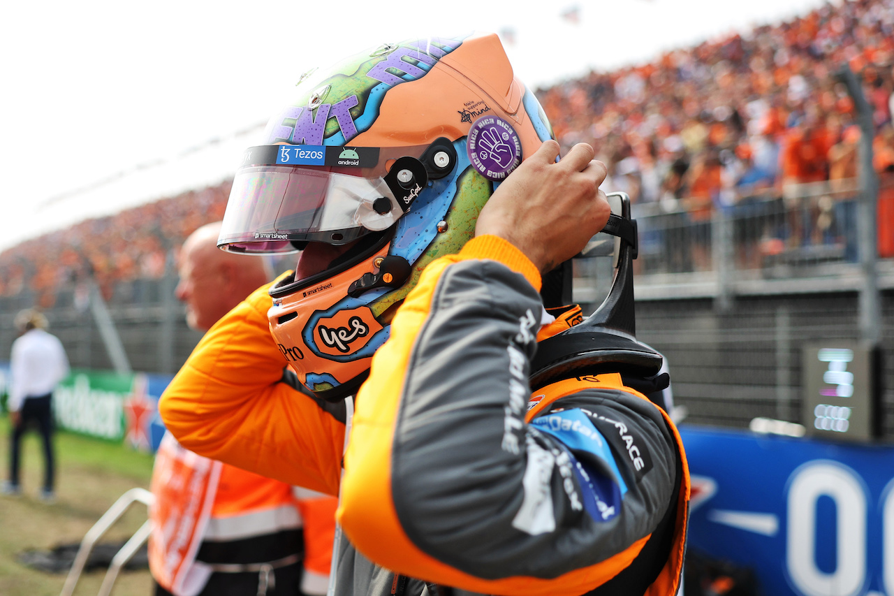 GP OLANDA, Daniel Ricciardo (AUS) McLaren on the grid.
04.09.2022. Formula 1 World Championship, Rd 14, Dutch Grand Prix, Zandvoort, Netherlands, Gara Day.
- www.xpbimages.com, EMail: requests@xpbimages.com © Copyright: Bearne / XPB Images