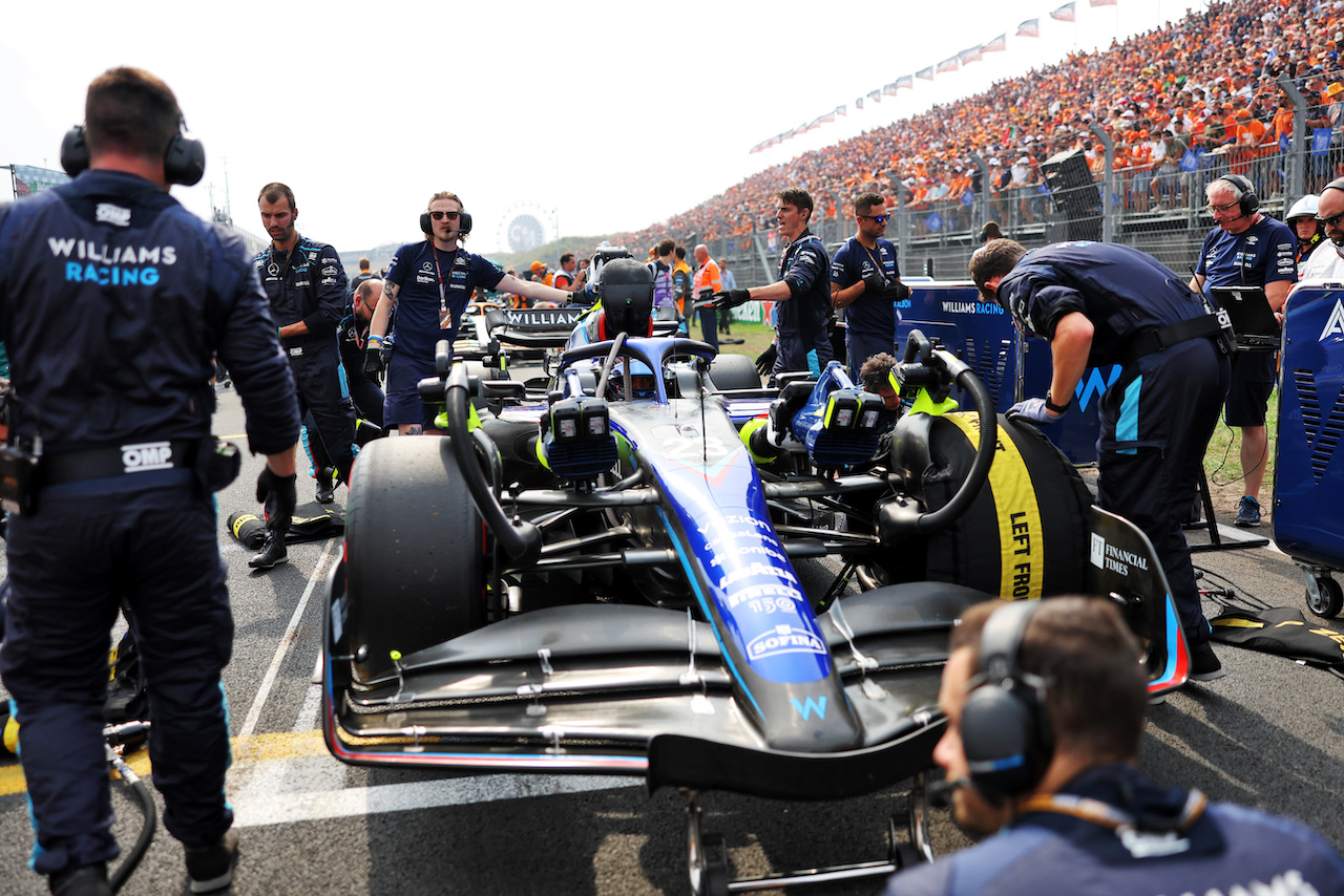 GP OLANDA, Alexander Albon (THA) Williams Racing FW44 on the grid.
04.09.2022. Formula 1 World Championship, Rd 14, Dutch Grand Prix, Zandvoort, Netherlands, Gara Day.
- www.xpbimages.com, EMail: requests@xpbimages.com © Copyright: Bearne / XPB Images
