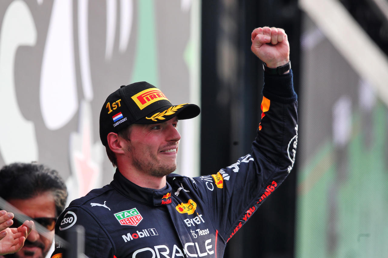 GP OLANDA, Gara winner Max Verstappen (NLD) Red Bull Racing celebrates on the podium.
04.09.2022. Formula 1 World Championship, Rd 14, Dutch Grand Prix, Zandvoort, Netherlands, Gara Day.
 - www.xpbimages.com, EMail: requests@xpbimages.com © Copyright: Coates / XPB Images