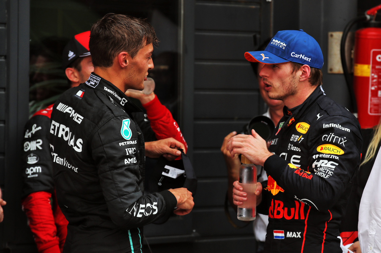 GP OLANDA, (L to R): George Russell (GBR) Mercedes AMG F1 with Max Verstappen (NLD) Red Bull Racing in parc ferme.
04.09.2022. Formula 1 World Championship, Rd 14, Dutch Grand Prix, Zandvoort, Netherlands, Gara Day.
 - www.xpbimages.com, EMail: requests@xpbimages.com © Copyright: Coates / XPB Images
