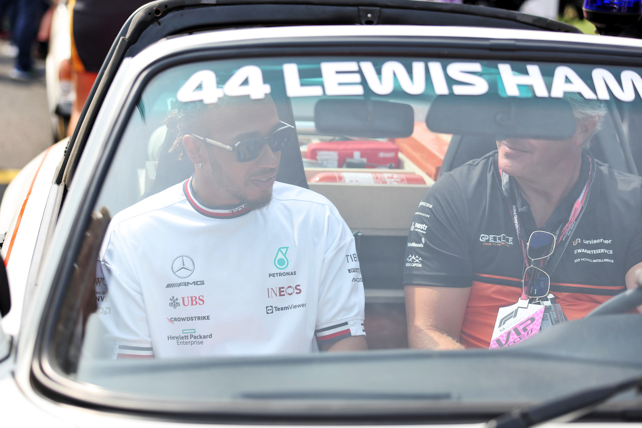 GP OLANDA, Lewis Hamilton (GBR) Mercedes AMG F1 on the drivers parade.
04.09.2022. Formula 1 World Championship, Rd 14, Dutch Grand Prix, Zandvoort, Netherlands, Gara Day.
- www.xpbimages.com, EMail: requests@xpbimages.com © Copyright: Bearne / XPB Images