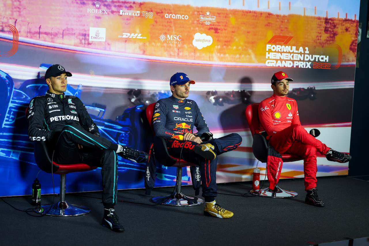 GP OLANDA, (L to R): George Russell (GBR) Mercedes AMG F1; Max Verstappen (NLD) Red Bull Racing; e Charles Leclerc (MON) Ferrari, in the post race FIA Press Conference.
04.09.2022. Formula 1 World Championship, Rd 14, Dutch Grand Prix, Zandvoort, Netherlands, Gara Day.
- www.xpbimages.com, EMail: requests@xpbimages.com © Copyright: XPB Images