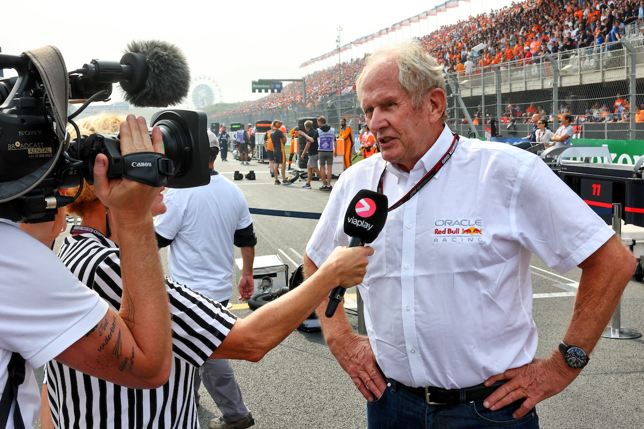 GP OLANDA, Dr Helmut Marko (AUT) Red Bull Motorsport Consultant on the grid.
04.09.2022. Formula 1 World Championship, Rd 14, Dutch Grand Prix, Zandvoort, Netherlands, Gara Day.
- www.xpbimages.com, EMail: requests@xpbimages.com © Copyright: Miltenburg / XPB Images