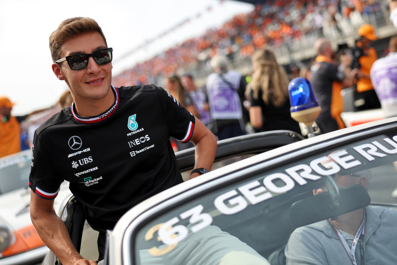 GP OLANDA, George Russell (GBR) Mercedes AMG F1 on the drivers parade.
04.09.2022. Formula 1 World Championship, Rd 14, Dutch Grand Prix, Zandvoort, Netherlands, Gara Day.
- www.xpbimages.com, EMail: requests@xpbimages.com © Copyright: Bearne / XPB Images