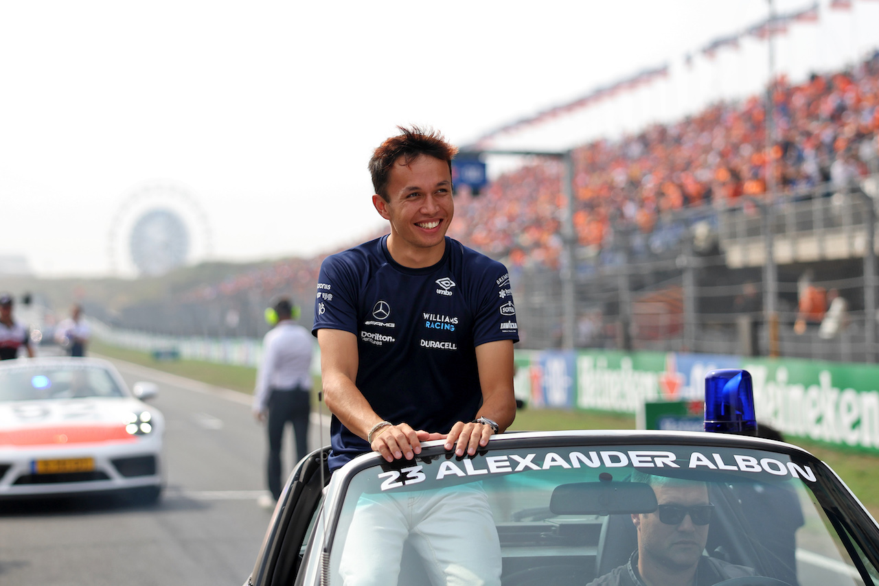 GP OLANDA, Alexander Albon (THA) Williams Racing on the drivers parade.
04.09.2022. Formula 1 World Championship, Rd 14, Dutch Grand Prix, Zandvoort, Netherlands, Gara Day.
- www.xpbimages.com, EMail: requests@xpbimages.com © Copyright: Bearne / XPB Images