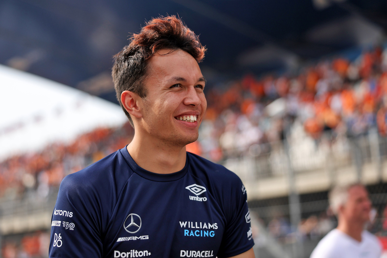 GP OLANDA, Alexander Albon (THA) Williams Racing on the drivers parade.
04.09.2022. Formula 1 World Championship, Rd 14, Dutch Grand Prix, Zandvoort, Netherlands, Gara Day.
- www.xpbimages.com, EMail: requests@xpbimages.com © Copyright: Bearne / XPB Images