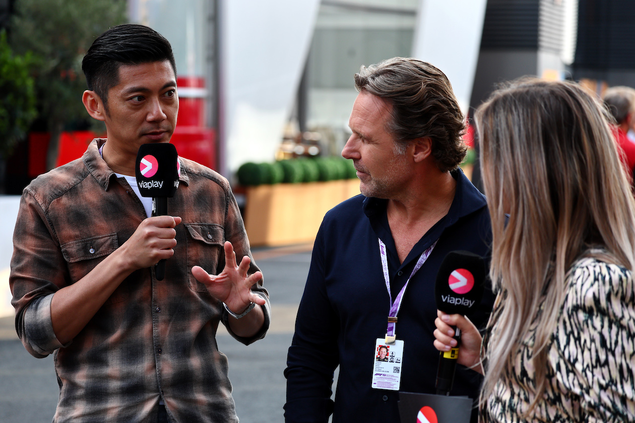 GP OLANDA, (L to R):  Ho-Pin Tung (CHN) / (NLD) Viaplay F1 Presenter with Mike Hezemans (NLD) Viaplay F1 Expert e Amber Brantsen (NLD) Viplay F1 Presenter.
04.09.2022. Formula 1 World Championship, Rd 14, Dutch Grand Prix, Zandvoort, Netherlands, Gara Day.
- www.xpbimages.com, EMail: requests@xpbimages.com © Copyright: Miltenburg / XPB Images