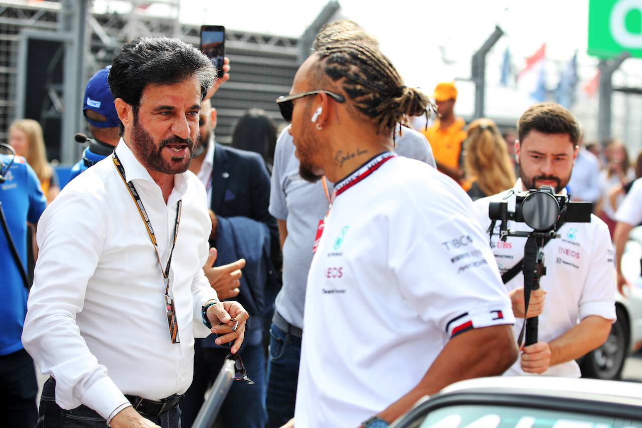GP OLANDA, (L to R): Mohammed Bin Sulayem (UAE) FIA President with Lewis Hamilton (GBR) Mercedes AMG F1 on the drivers parade.
04.09.2022. Formula 1 World Championship, Rd 14, Dutch Grand Prix, Zandvoort, Netherlands, Gara Day.
 - www.xpbimages.com, EMail: requests@xpbimages.com © Copyright: Coates / XPB Images